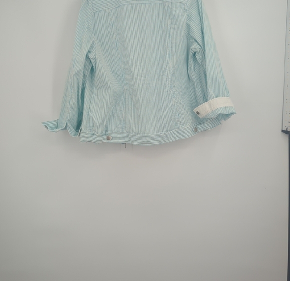 Christopher & Banks Summer Blue Seersucker Jacket With Two Pockets - Picture 5 of 8